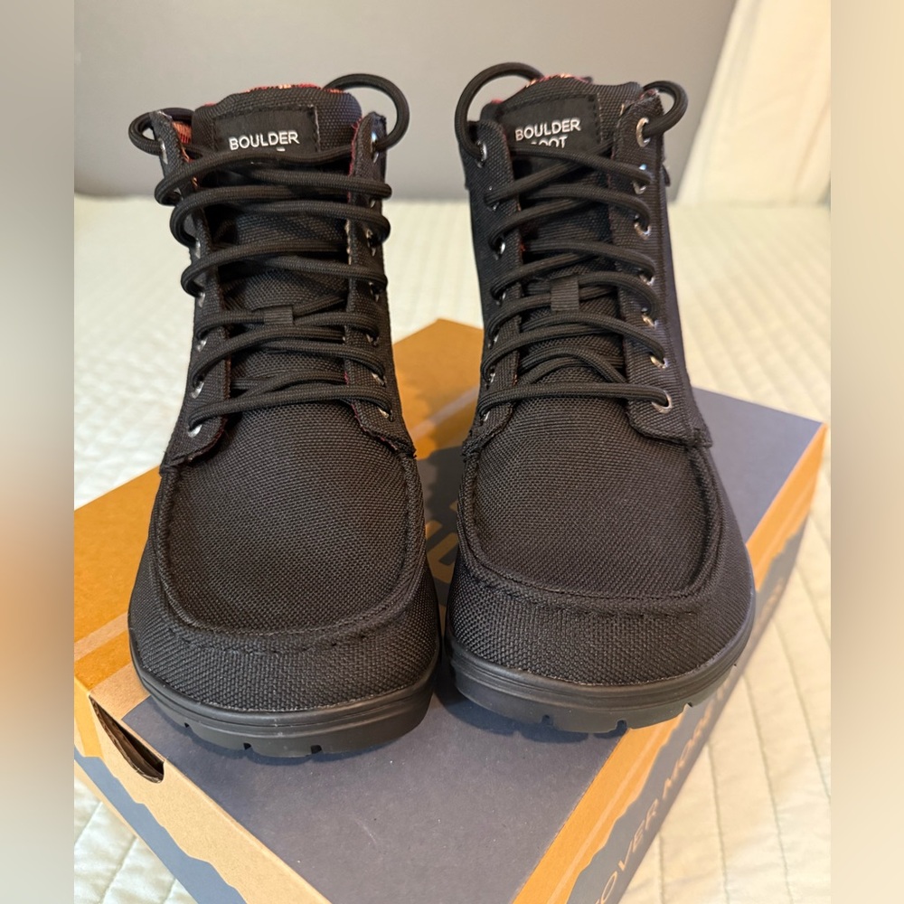 NIB -- Lem's black Women's Boulder Boot - size 7.5